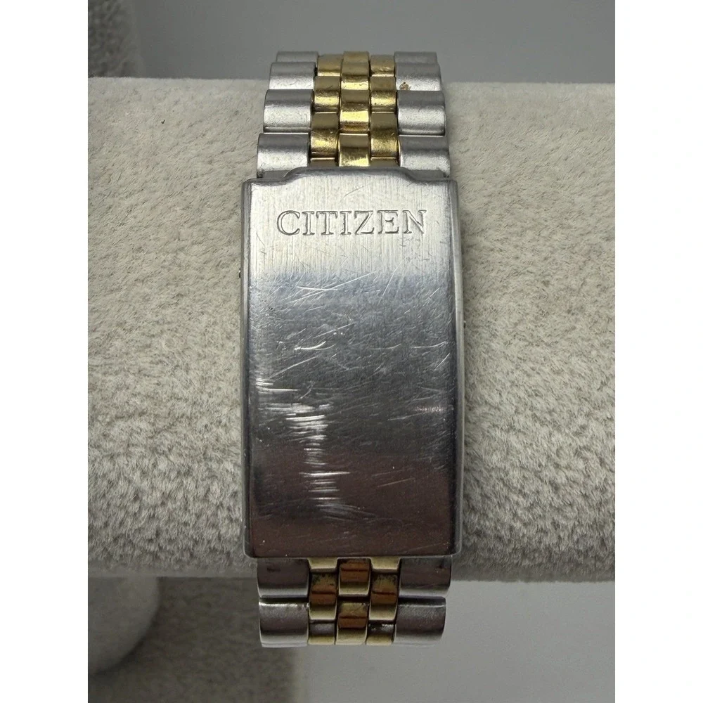 Scratched Citizen 1100-R12535 New Battery Mens Watch 35MM 8
